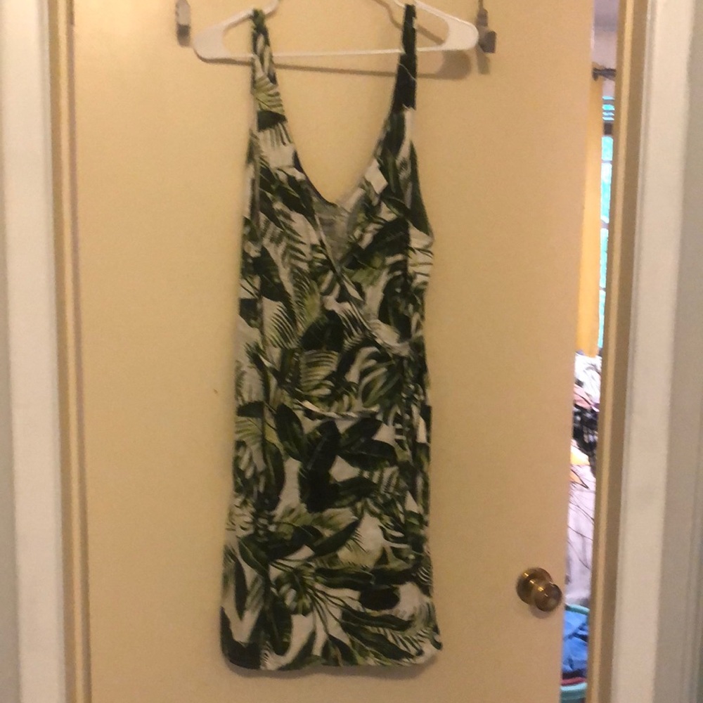 H&M Green summer dress, size Large, pairs well with a jacket